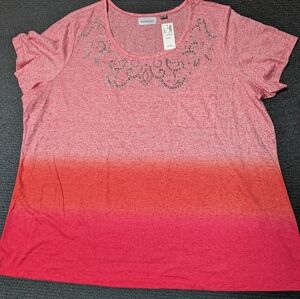 NWT. AVENUE Short sleeve hombre tee shirt. Size 22/24.  Beaded